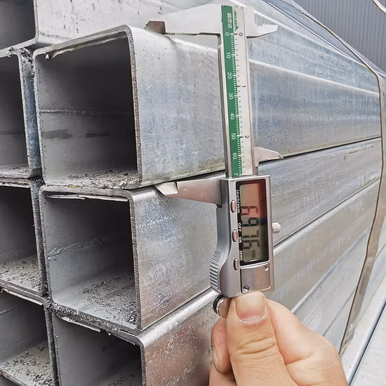 Q195 Q215 Q235 Ss400 20*20 25*25 30*30 100*100 200*200 20*40 30*40 Black Carbon Galvanized Steel Welded/Seamless Square Rectangular Pipe/Tube
